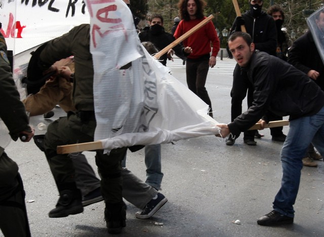 Беспорядки в Греции