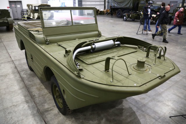 Редкие внедорожники, танки и другая техника времен ВОВ на "Моторы войны 2016"