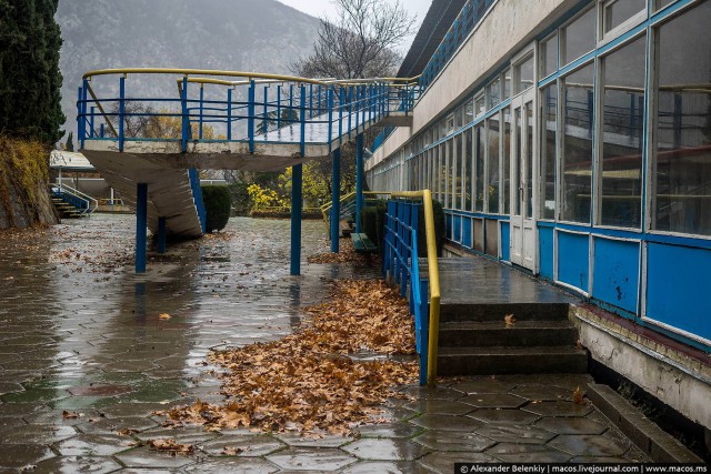 Заброшенный лагерь в Крыму