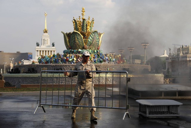 На ВДНХ загорелся фонтан «Каменный цветок». На днях его открыли после реставрации