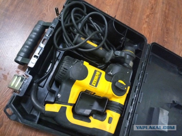 Продам перфоратор Dewalt D25323