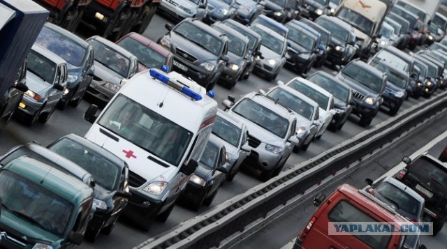 Скорая не успела вовремя приехать на вызов, чем вызвала гнев очевидцев
