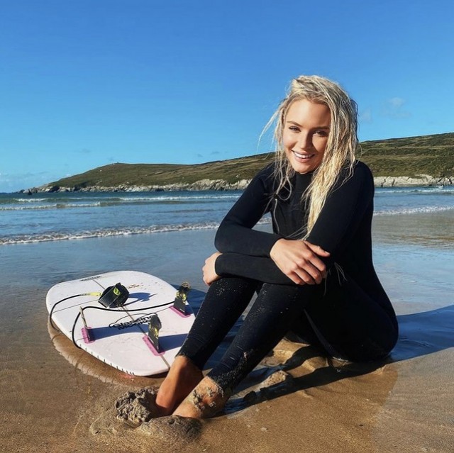 Люси Роуз Донлан — британская серфингистка и модель