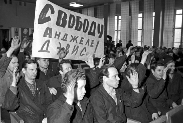 Полиция забрала лидера профсоюза из-за объявленной забастовки