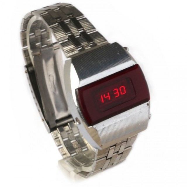 ⚡️В продаже появились первые российские смарт-часы