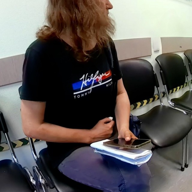 В Новосибирске женщина устроила дебош в центре занятости и уехала в психбольницу