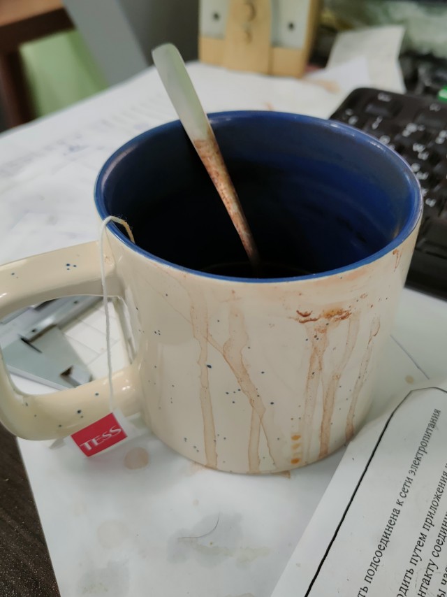 А из какой кружки вы пьёте на работе?