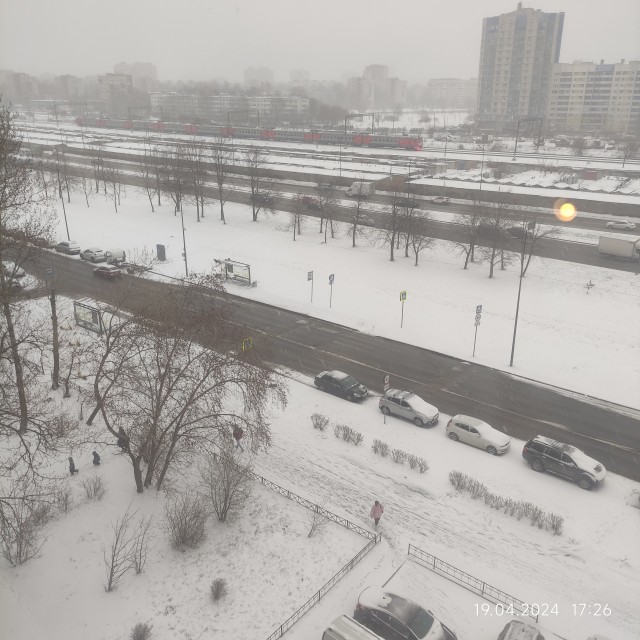 В небе Санкт-Петербурга, прямо в центре города, появилась огромная летающая закладка-баннер