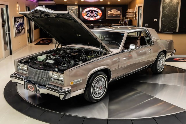 Мужчина 40 лет не вспоминал, что в его гараже стоит редкий Cadillac 1984 года