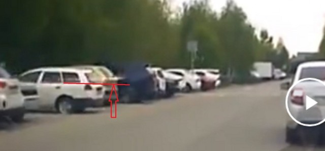 В Барнауле неизвестные выстрелили в автомобиль из ракетницы