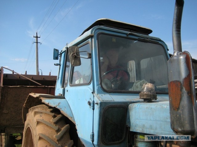 Кто сильней? Mercedes vs traktor!