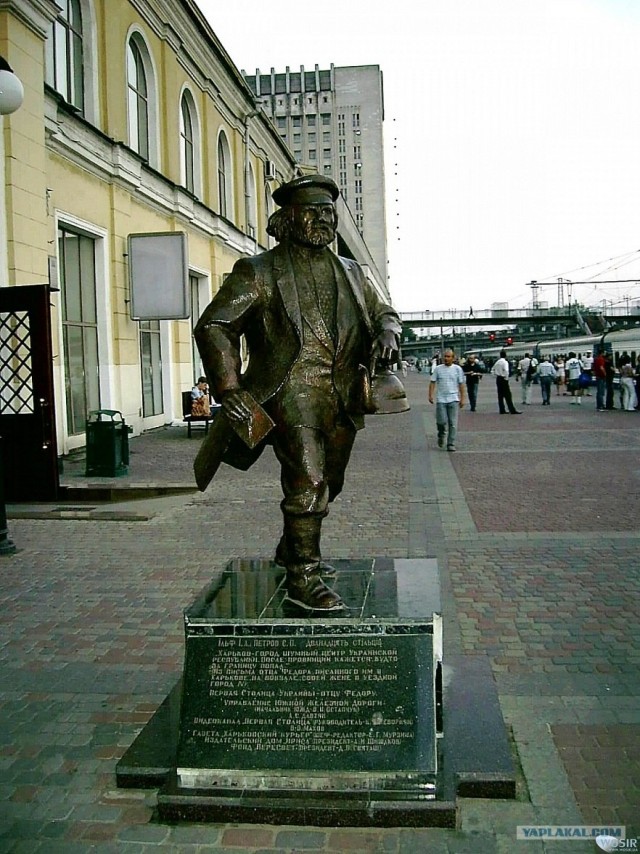 Памятники артистам и их ролям