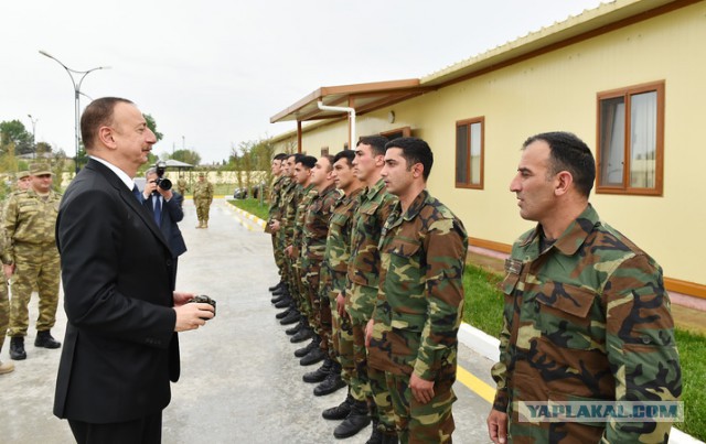 Алиев наградил азербайджанского военнослужащего, обезглавившего армянского солдата