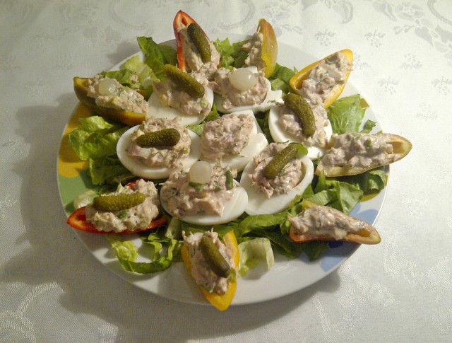 Фуршетный закусочный стол