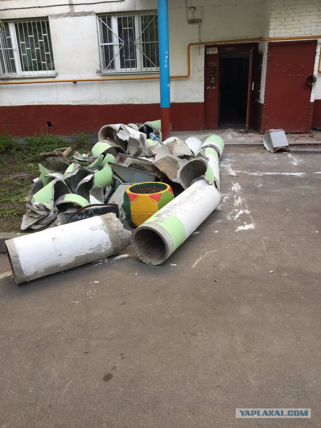 У нас в доме похитили... мусоропровод!