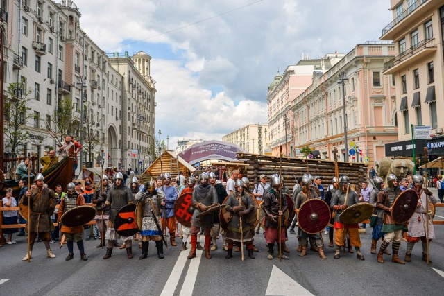 12 июня. Тверская. Картинки.
