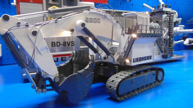 LIEBHERR R9800 Радиоуправляемая дилерская модель экскаватора в 50 масштабе