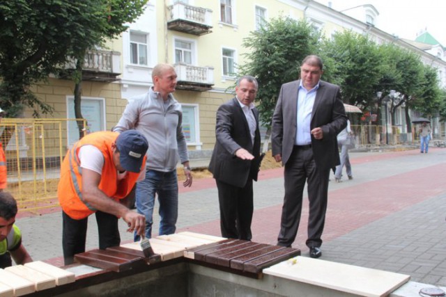 На центральной улице Орла начали разваливаться "гробы"