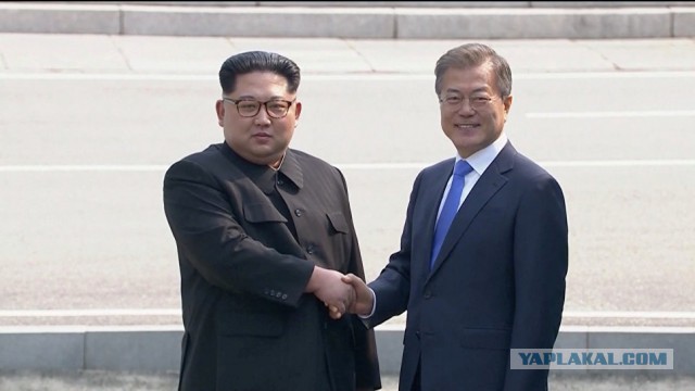 Лидеры КНДР и Южной Кореи встретились на демаркационной линии впервые за 68 лет