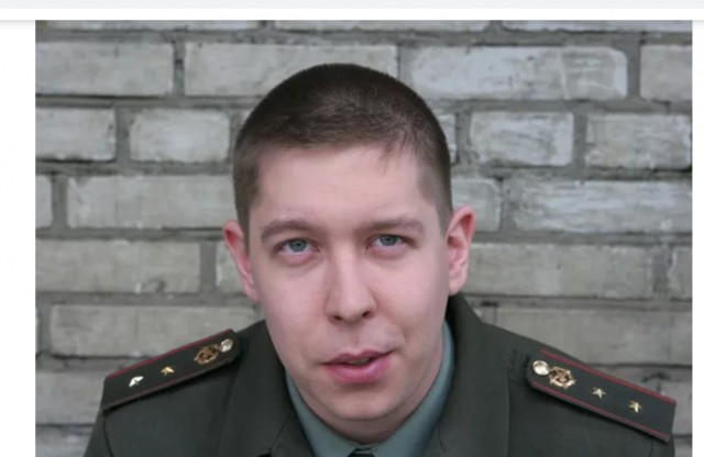 Блондинка разгромила знак «Я люблю Сокол»