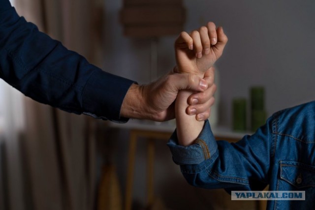 В Магнитогорске арестовали мигранта-таксиста за изнасилование 16-летней девушки.