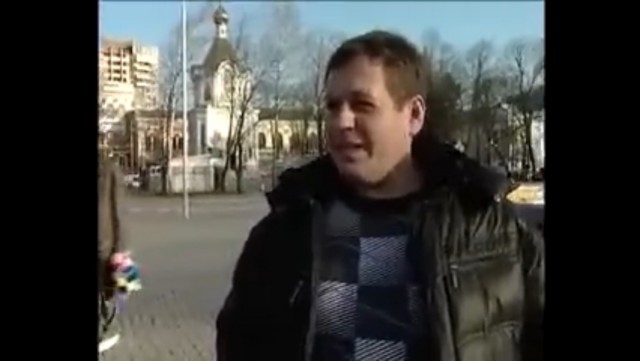 В Оренбурге на пешеходной улице подросток на питбайке наехал на мужчину с ребёнком на руках