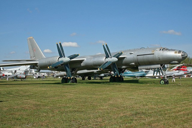 Самый большой "турбопроп" в мире - советский Ту-114
