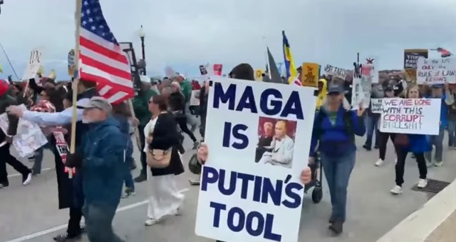 В США прошли массовые протесты против Трампа во всех 50 штатах, — AP.
