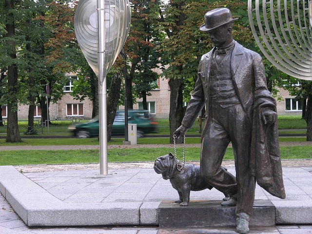 6 памятников собакам
