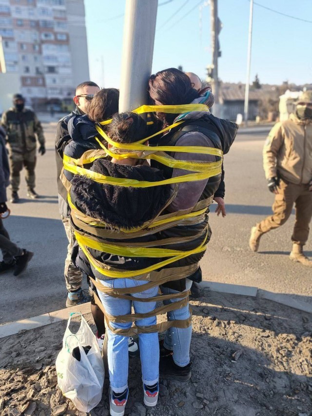 Москвич написал донос на блогера Евгения Архипова за принт на футболке.