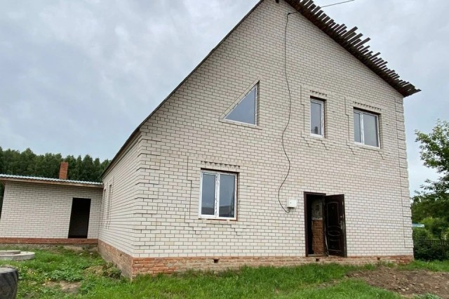 В Алтайском крае семья случайно сделала ремонт в чужом доме, после чего их из него выселили