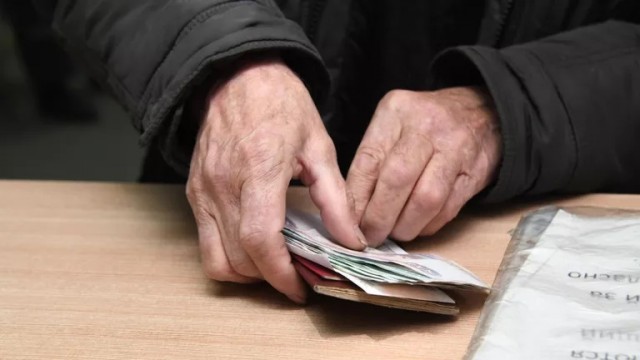 Женщин-пенсионеров в России в два раза больше, чем мужчин