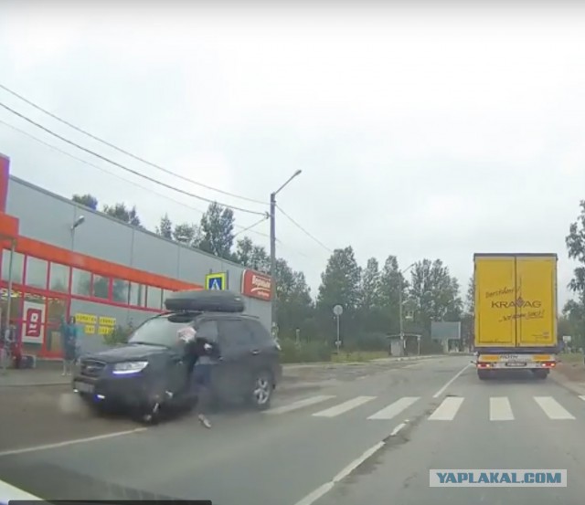 Когда все летят сломя голову случаются вот такие ДТП