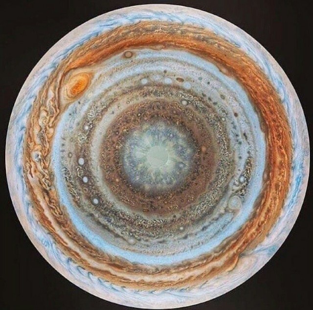 Видели ли Вы как выглядит Юпитер снизу?