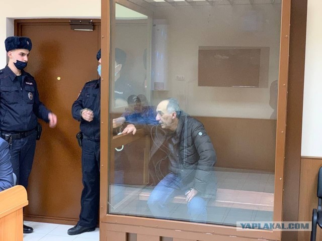 В больнице Владикавказа мужчину дважды порезали ножом и застрелили на глазах полиции