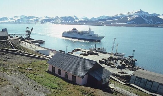 Норвегия согласилась пропустить грузы из России на Шпицберген