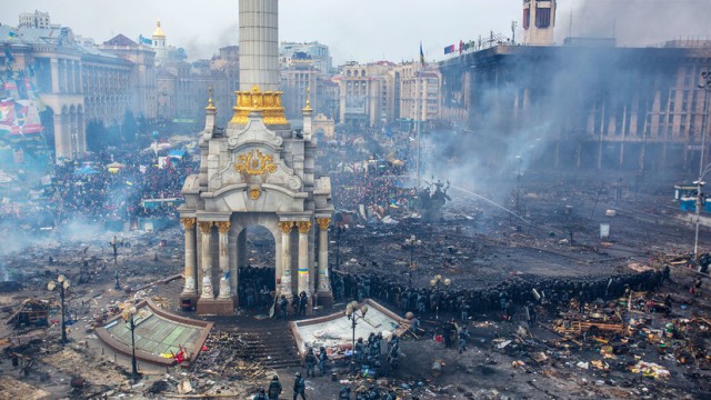 Как же им тяжело живется в эпоху интернета, который всё помнит