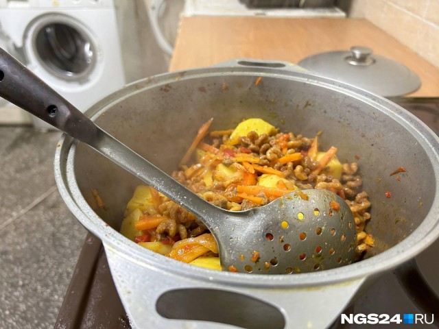 Как живут люди в красноярской общаге, которую все обходят стороной