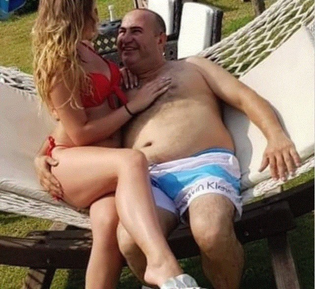 Ты же своё лицо не прикрываешь!