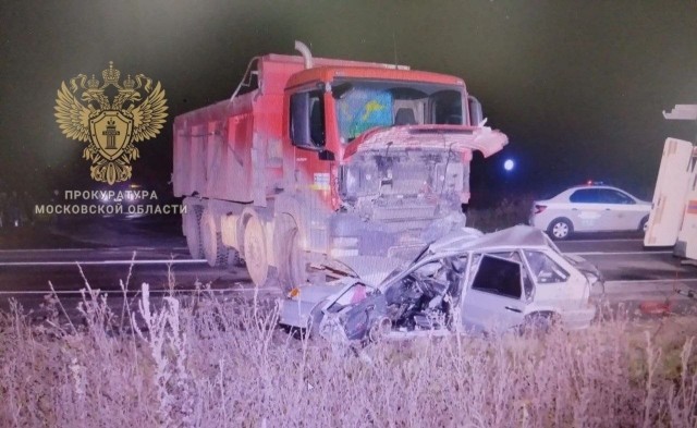 Три девушки в возрасте от 14 до 16 лет погибли в ДТП в Подмосковье.
