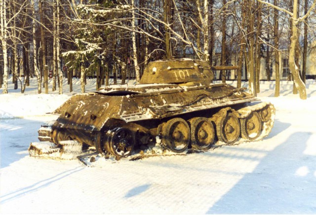 Подъём танка Т-34-76 из озера Жарки в 1998 году
