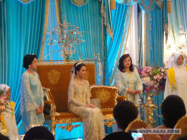 "А он ей всего себя..." Малазийская принцесса Тунку Тун Амина вышла замуж за голландского менеджера