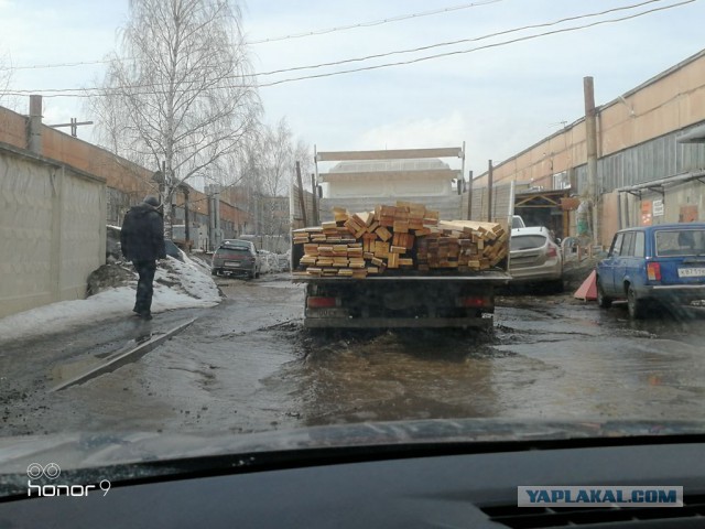 Домик для лопат