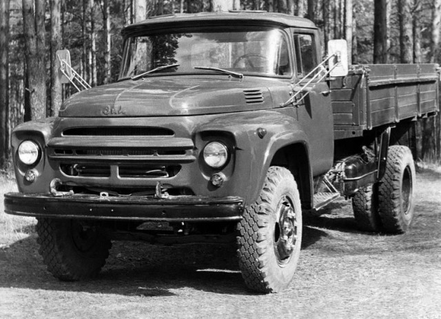 Диорама ЗИЛ-130 и дом родной