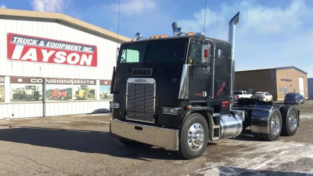 Почему американский тягач Kenworth W900 выпускается с 1961 года и по сей день?