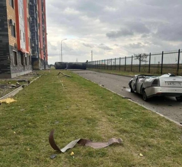 Эпичный полёт цистерны после взрыва — прямо в бесстрашного оператора
