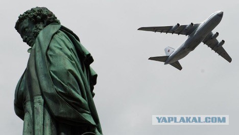 Странно, что до сих пор работает аэродром в Святошино.