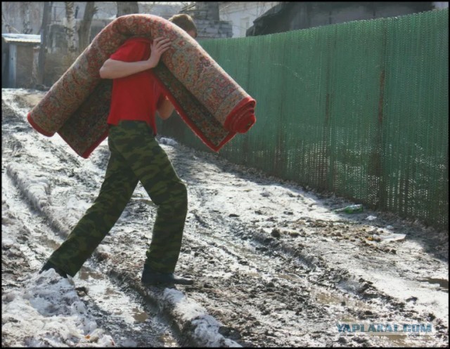 «РИА Новости»: за выбивание ковров во дворе грозит штраф до 5 тыс. рублей