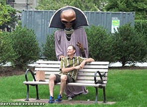 Он оглянулся посмотреть...