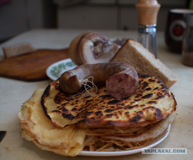 Колбаса домашняя, пальцем пханая